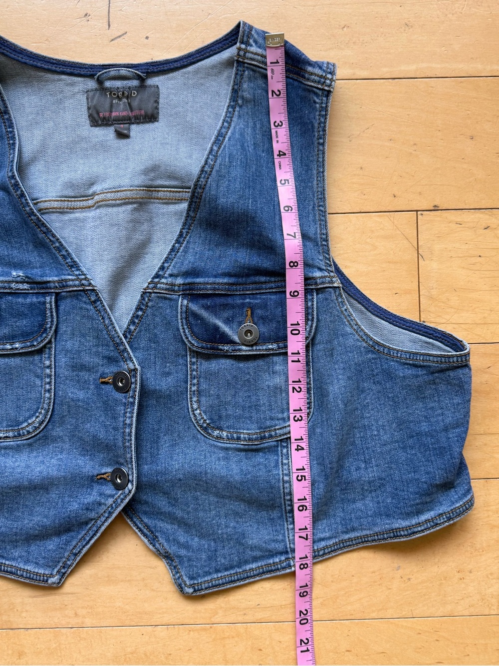 Torrid Plus Size 3 Medium Wash Denim Vest Button Front Stretch Trucker Jacket - Picture 8 of 11